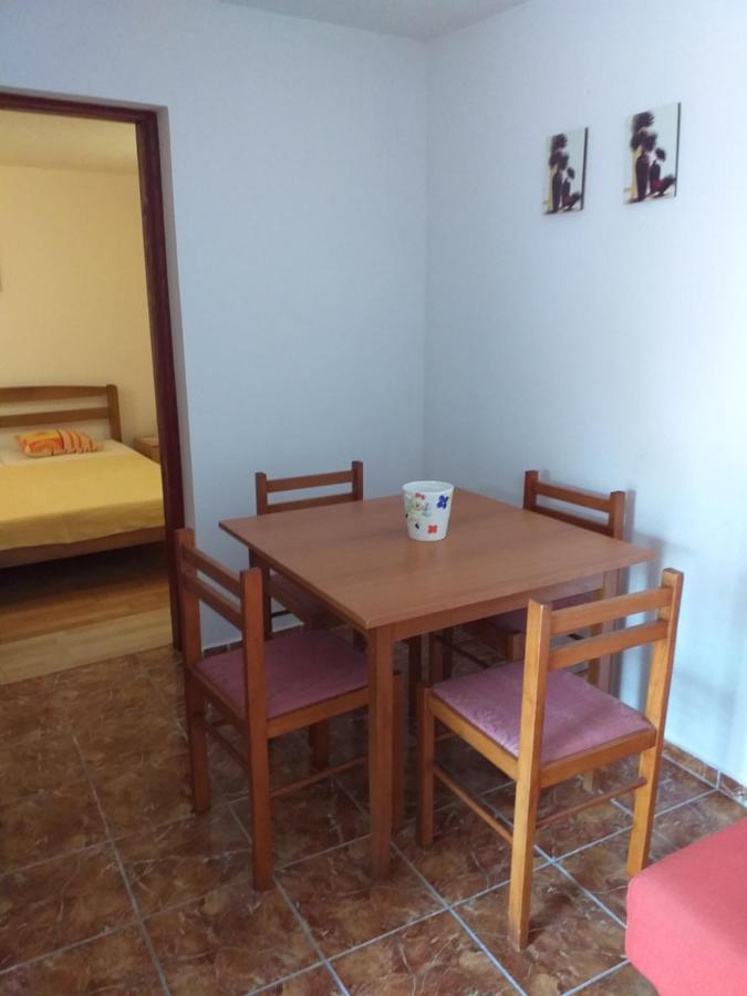 Apartmani Marijanovic Vir Exterior photo